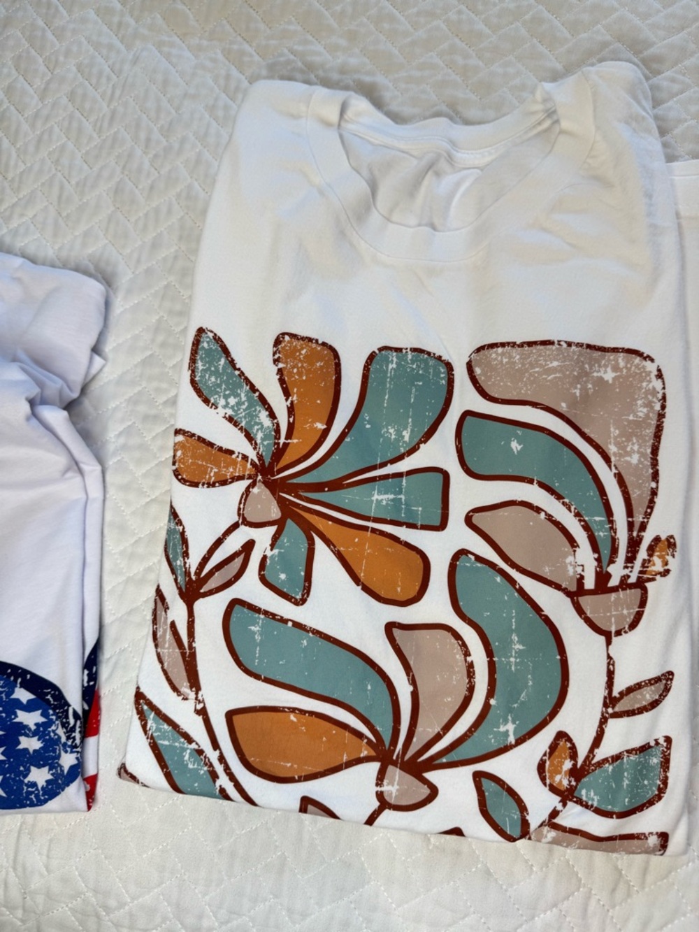 Bundle of 3 23”PTP Graphic Tees - Picture 3 of 4
